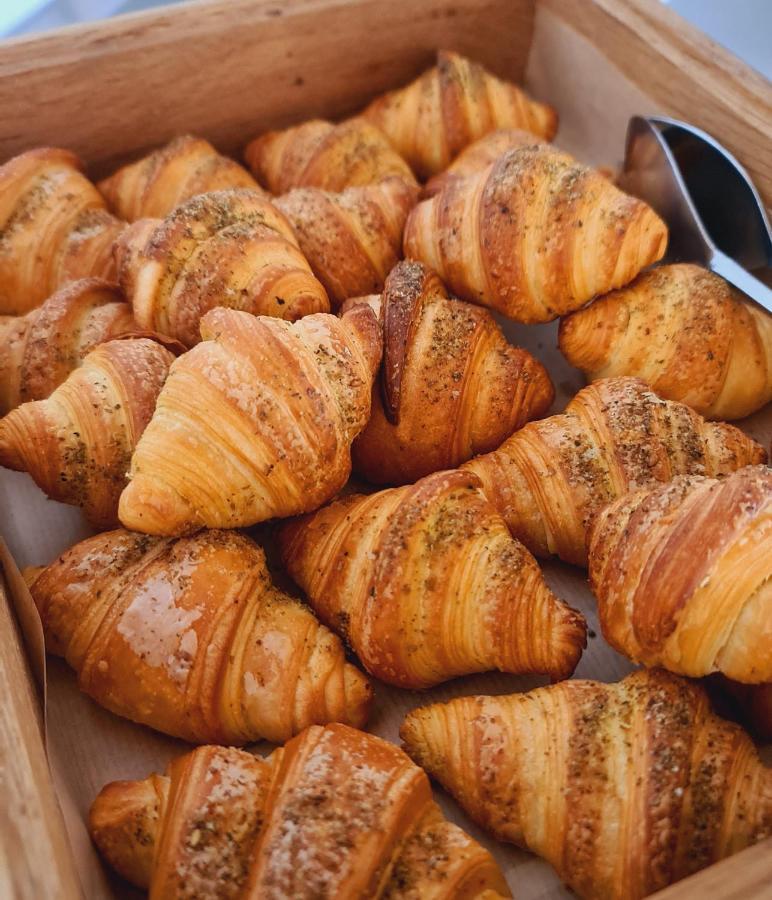 Royal M Al Aqah Beach Resort By Gewan Bagian luar foto Croissants