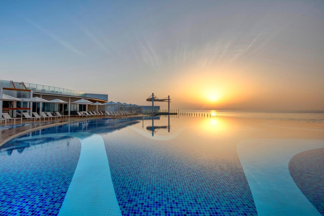Royal M Al Aqah Beach Resort By Gewan Bagian luar foto Infinity pool at the Dead Sea